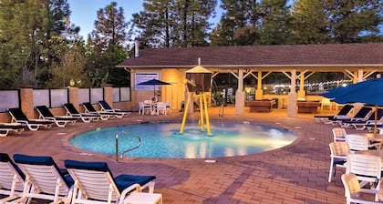 2Bed/2Bath Deluxe Unit in Flagstaff! Complete w/Golf, Pools, and More!