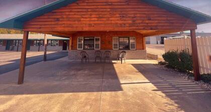 Lyons in Onaway - 1 Full Bed - Room 10 - Sleeps 2