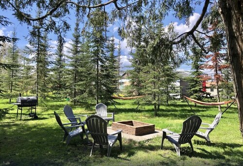 Hilltop Lodge - Cedar -Queen Cabin