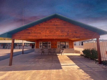 Exterior. Lyons in Onaway - 1 Full Bed - Room 8 - Sleeps 2