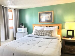 1 bedroom, bed sheets