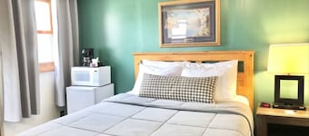 Hilltop Lodge - Aspen -Queen Cabin