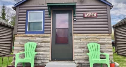 Hilltop Lodge - Aspen -Queen Cabin