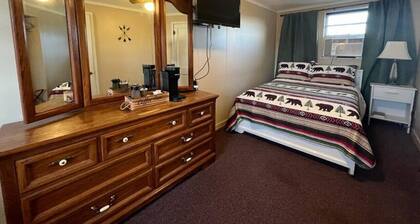 Whetstone Bay Lodge Room 6 - Sleeps 2