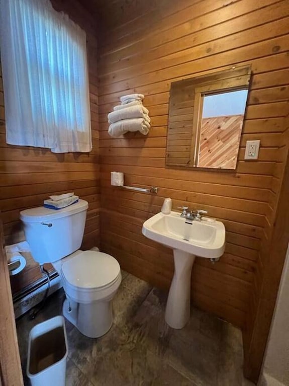 Lyons In Onaway - 2 Full Beds - Room 7 - Sleeps 4 - Michigan