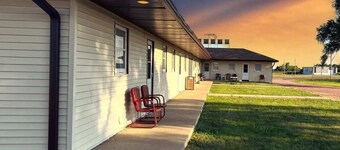 Whetstone Bay Lodge Room 1 - Sleeps 2 · Whetstone Bay Lodge Room 1 - Sleeps 2