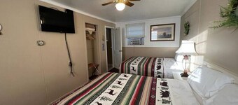 Whetstone Bay Lodge Room 2 - Sleeps 4