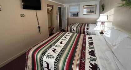 Whetstone Bay Lodge Room 2 - Sleeps 4