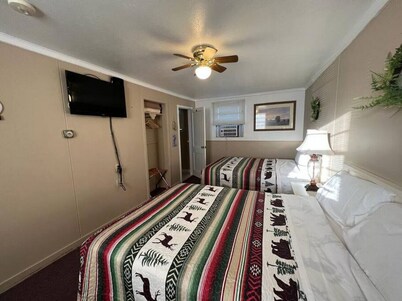 Whetstone Bay Lodge Room 2 - Sleeps 4