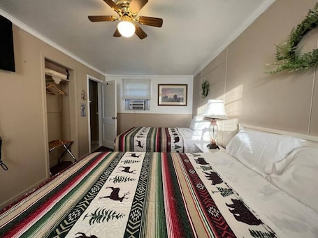 1 bedroom, WiFi. Whetstone Bay Lodge Room 2 - Sleeps 4