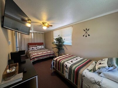 Whetstone Bay Lodge Room 7 - Sleeps 3