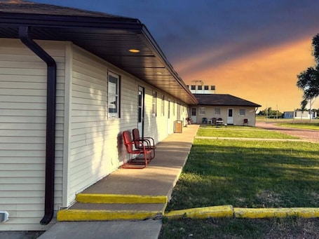 Exterior. Whetstone Bay Lodge Room 8 - Sleeps 5