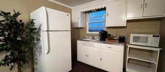 Whetstone Bay Lodge Room 8 - Sleeps 5