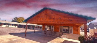 Lyons in Onaway - 2 Full Beds - Room 11- Sleeps 4