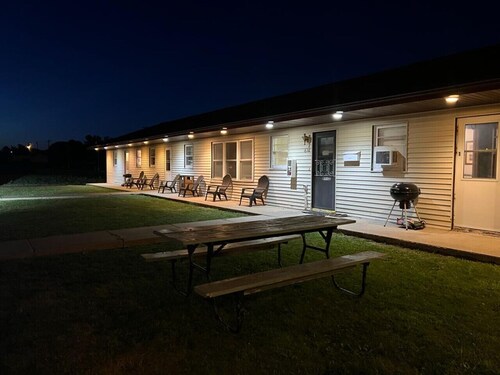 Whetstone Bay Lodge Room 5 - Sleeps 2 · Whetstone Bay Lodge Room 5 - Sleeps 2