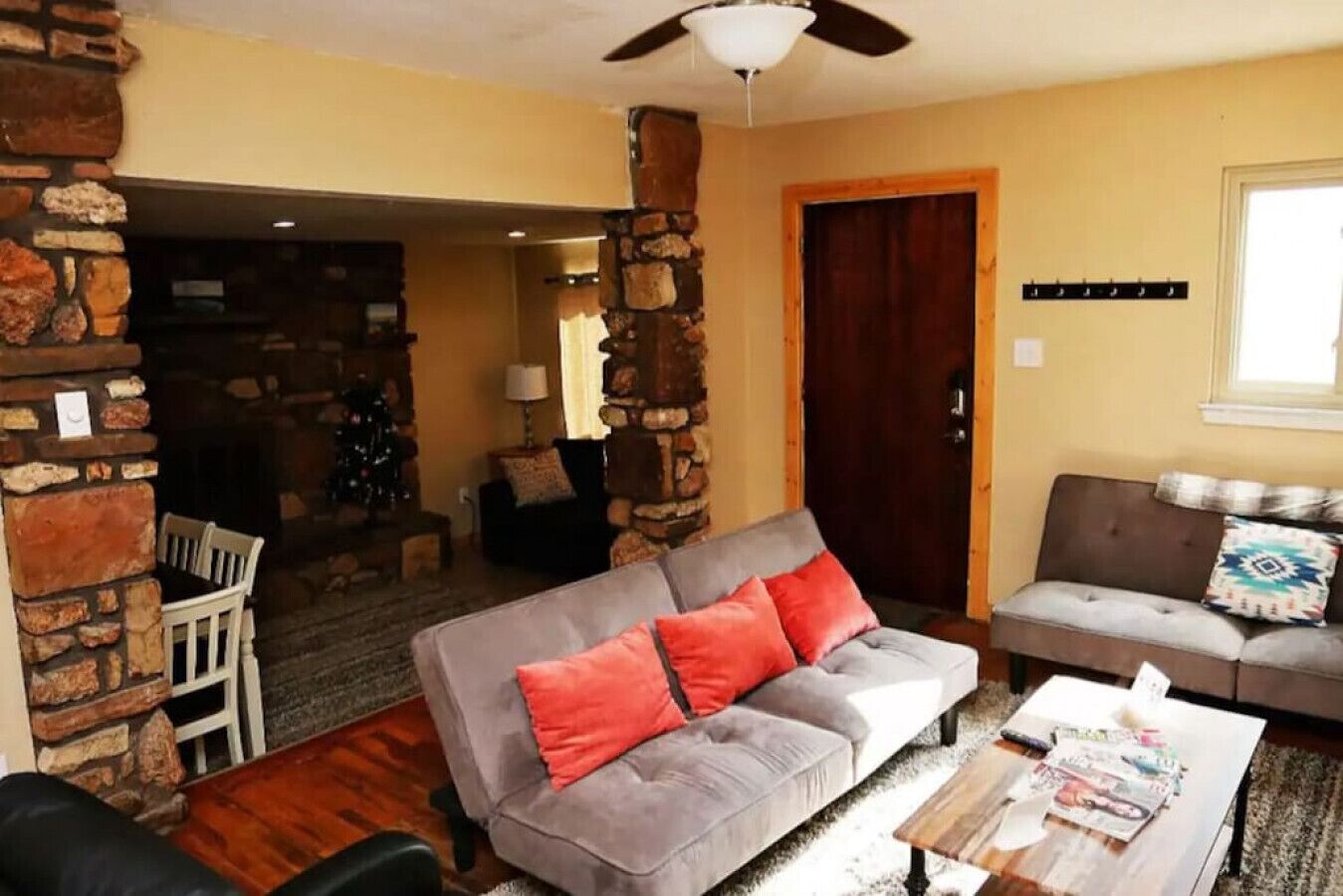 Télévision, cheminée