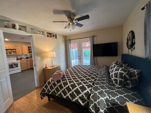 4 habitaciones, tabla de planchar con plancha, cuna de viaje y wifi 