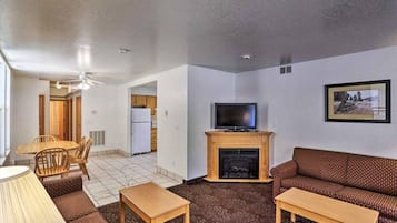 TV, fireplace
