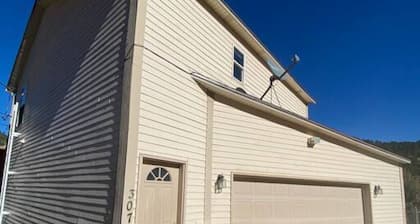 Black Hills Haven | Cedar Glen – Unit 3 · A Vensérra Retreat near Mount Rushmore