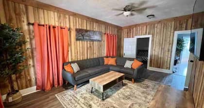 The Western Roost | A Vensérra Retreat Near Hot Springs State Park