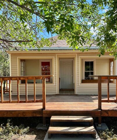 The Western Roost | A Vensérra Retreat Near Hot Springs State Park