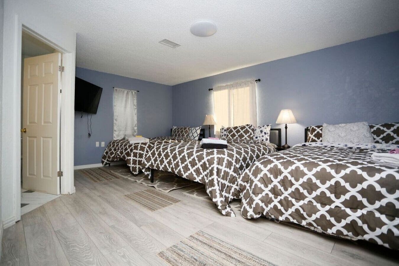 4 chambres, fer et planche à repasser, lit parapluie, Wi-Fi