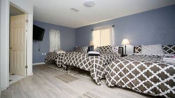 4 makuuhuonetta, silitysrauta/-lauta, vauvan matkasänky, Wi-Fi