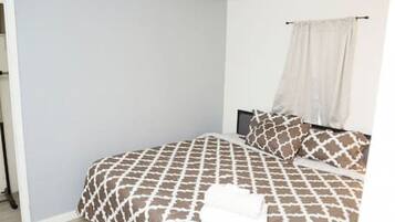 4 makuuhuonetta, silitysrauta/-lauta, vauvan matkasänky, Wi-Fi