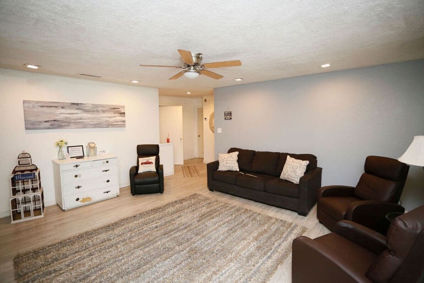 Televisión y chimenea 