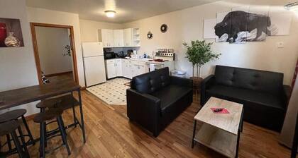Adorable 1 Bedroom Cottage near Hot Springs!