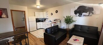 Adorable 1 Bedroom Cottage near Hot Springs!