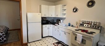 Adorable 1 Bedroom Cottage near Hot Springs!