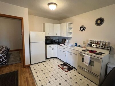 Adorable 1 Bedroom Cottage near Hot Springs!