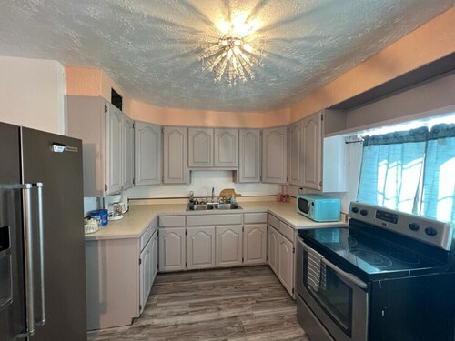 Cute 3 Bedroom - New Listings!