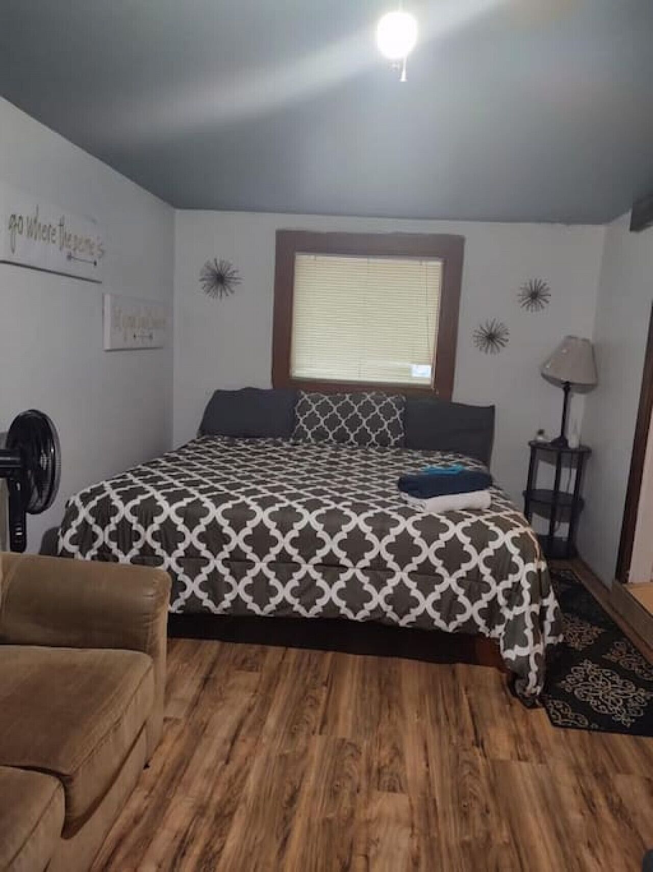 3 多间卧室、办公桌、熨斗/熨衣板、旅行婴儿床