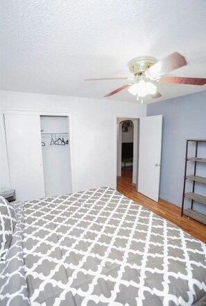 3 bedrooms, desk, iron/ironing board, travel cot