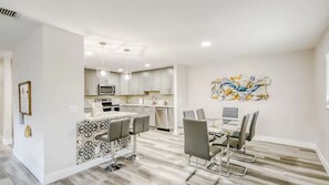 Dining - Luxury Condo ~ Beach Island Access | Hot Tub | Dog Friendly (West Palm Beach)