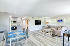 Interior - Beach Island Access | Fire Pit | Hot Tub | Kitchen (West Palm Beach)