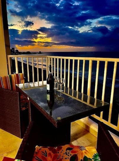 Beach Front-1 bedroom-Free parking Marbella West