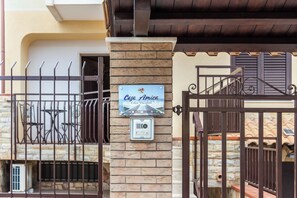 Exterior detail - Casa Amica - Three Bedroom House, Sleeps 6 (Avola)
