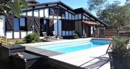 Maison Landaise avec Piscine, Parking privé, Lac et Océan, prÚs de Biscarosse
