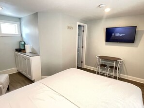1 bedroom, desk, WiFi, bed sheets