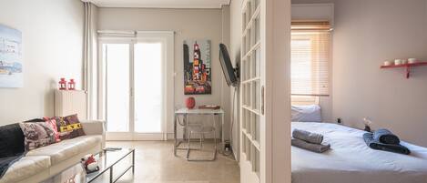 1 bedroom, desk, iron/ironing board, WiFi