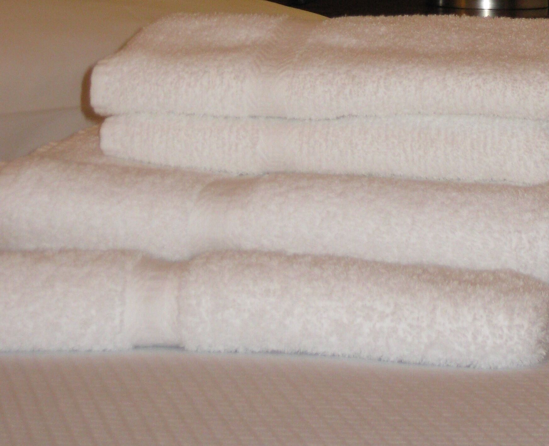 Sèche-cheveux, bidet, serviettes fournies, savon