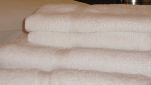 Hair dryer, bidet, towels, soap - APARTAMENTOS MARITIMO SOLO ADULTO (O Grove)