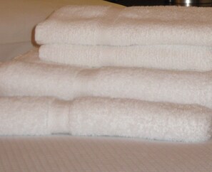 Hair dryer, bidet, towels, soap - APARTAMENTOS MARITIMO SOLO ADULTO (O Grove)