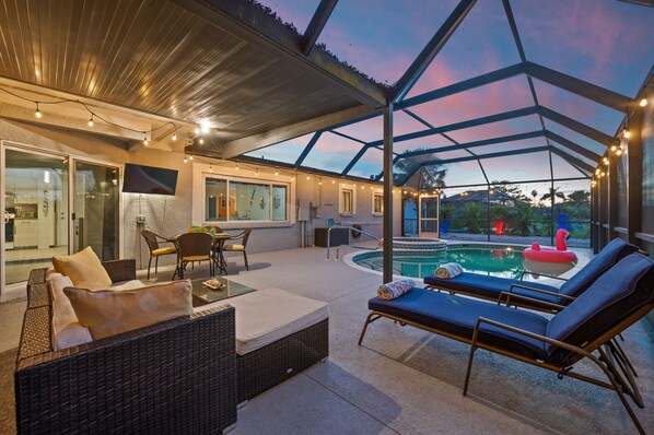 Alberca al aire libre y alberca climatizada