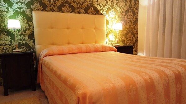 Huoneisto, 2 makuuhuonetta, parveke | Silitysrauta/-lauta, ilmainen Wi-Fi, vuodevaatteet