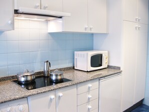 Apartment, 2 Bedrooms | Private kitchen | Fridge, microwave, stovetop, toaster - APARTAMENTOS TURISTICOS AROSA OGROVE (O Grove)