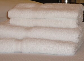 Iron/ironing board, free WiFi, bed sheets - APARTAMENTOS TURISTICOS AROSA OGROVE (O Grove)